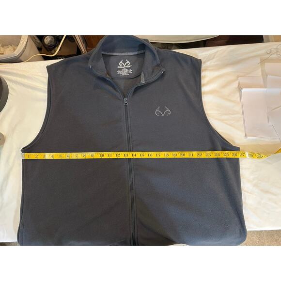 Realtree Gray Fleece Vest XL Soft Outdoor Layer Warm Giftable Winter - Picture 6 of 7